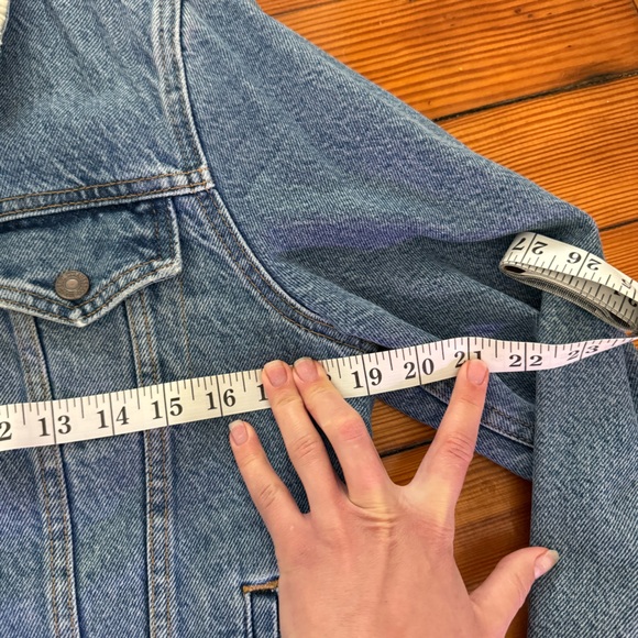 Levi’s Sherpa Trucker Jean Jacket - Picture 6 of 7